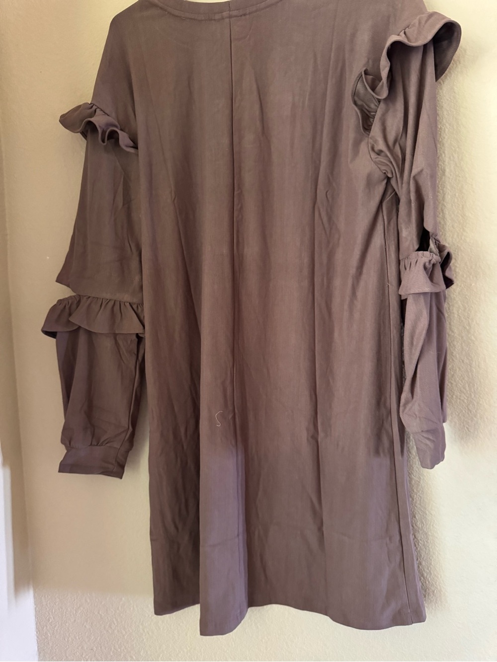 NWT Hayden Los Angelos Ruffled Long Sleeve Shift Dress - Mauve Brown - Picture 2 of 4